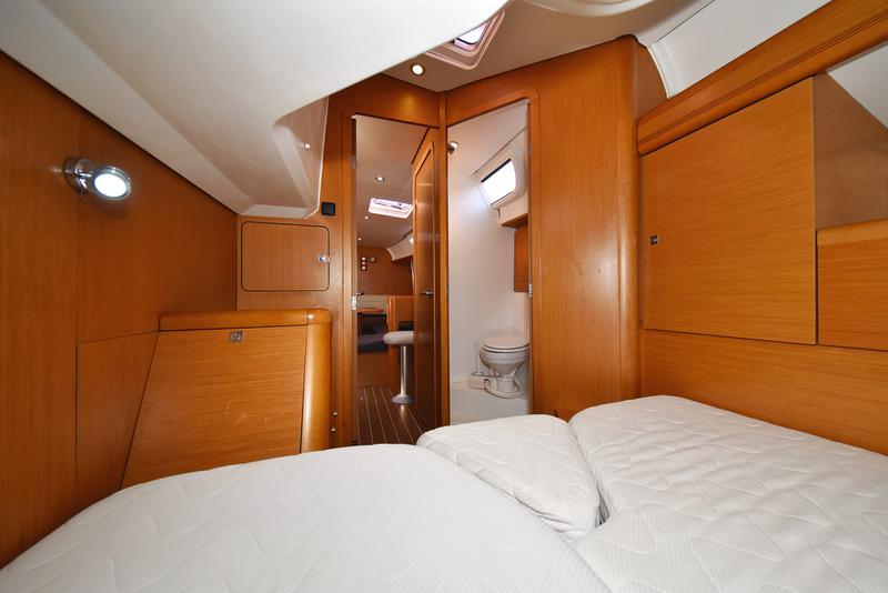 Book yachts online - sailboat - Dufour 382 - Sunset - rent