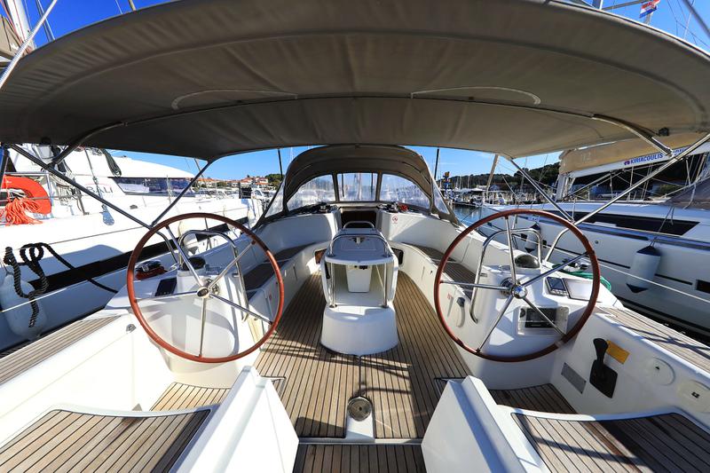 Book yachts online - sailboat - Dufour 382 - Sunset - rent