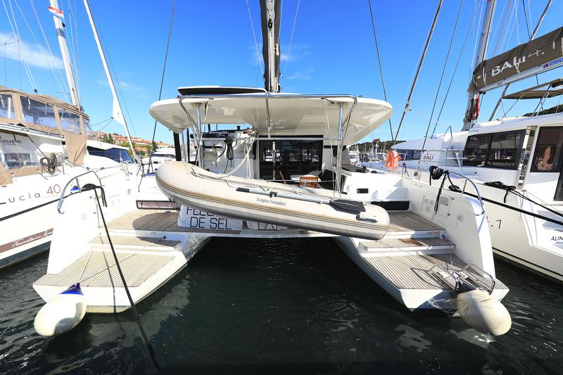 Book yachts online - catamaran - Lagoon 42 - Fleur de Sel - rent
