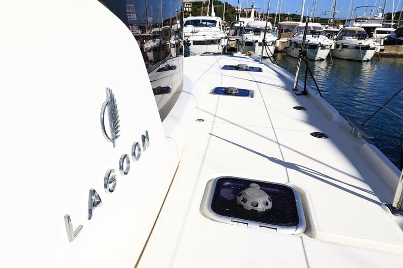Book yachts online - catamaran - Lagoon 42 - Fleur de Sel - rent
