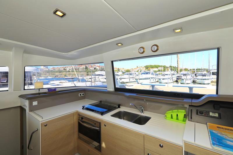 Book yachts online - catamaran - Bali 4.1 - Alinator III - rent