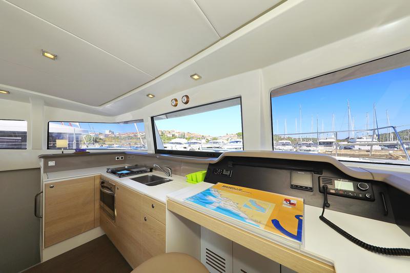 Book yachts online - catamaran - Bali 4.1 - Alinator III - rent