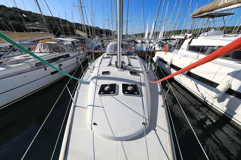 Book yachts online - sailboat - Sun Odyssey 44 i - Sveamare - rent