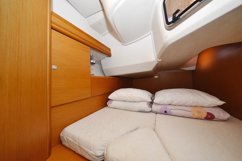 Book yachts online - sailboat - Sun Odyssey 44 i - Sveamare - rent