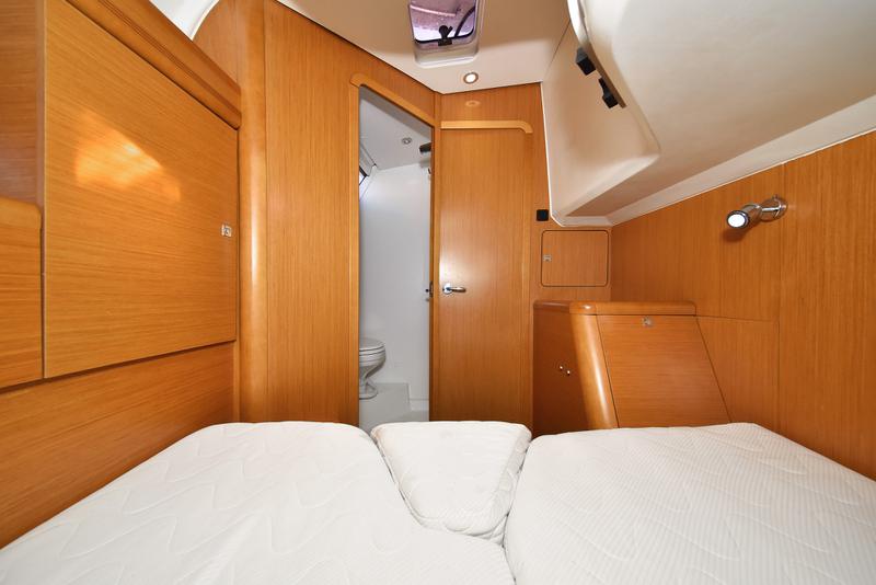 Book yachts online - sailboat - Sun Odyssey 44 i - Sveamare - rent