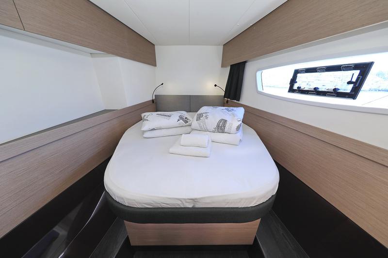 Book yachts online - catamaran - Elba 45 - Dreamcatcher - rent