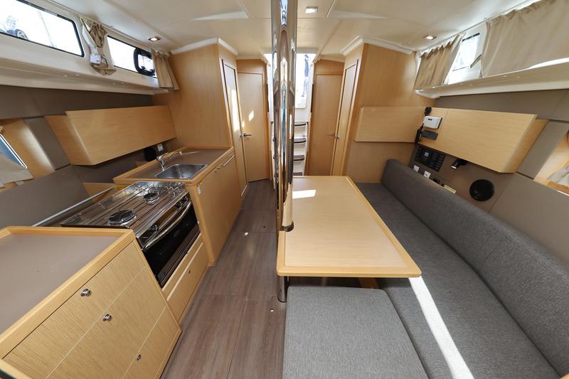 Book yachts online - sailboat - Oceanis 38.1 - Reya - rent