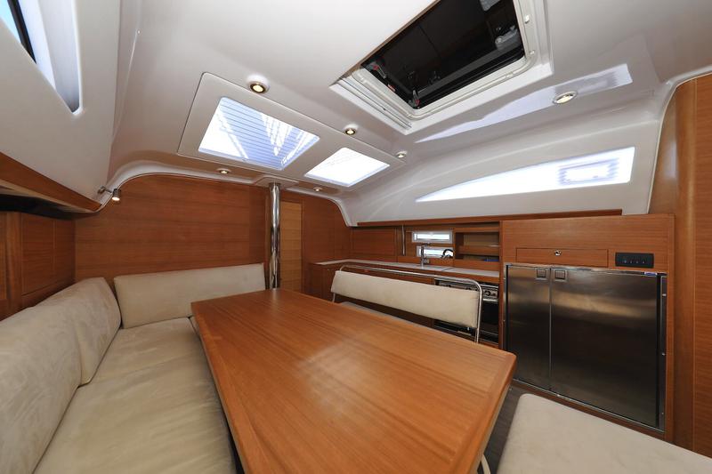 Book yachts online - sailboat - Elan 45.1 Impression 3 cabins 2 heads - Ianira - rent