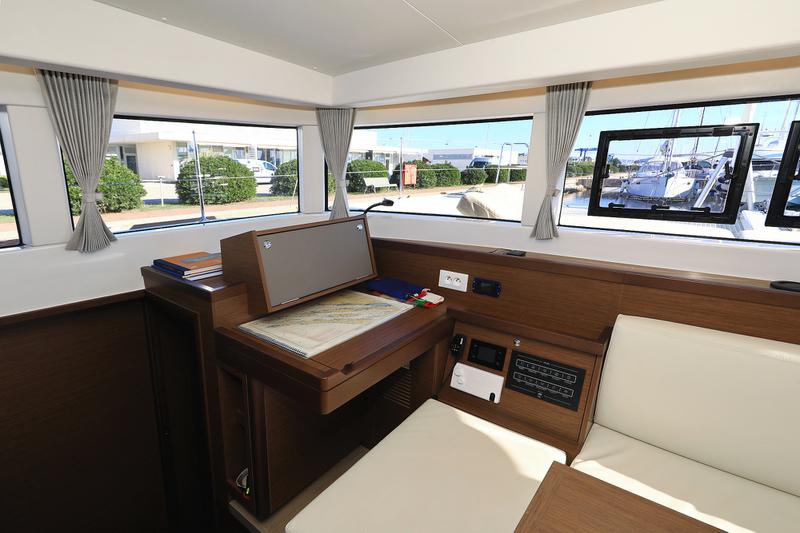 Book yachts online - catamaran - Lagoon 40 - GIMME KISS - rent