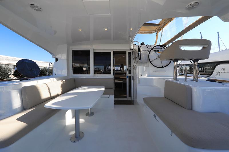 Book yachts online - catamaran - Lagoon 40 - GIMME KISS - rent