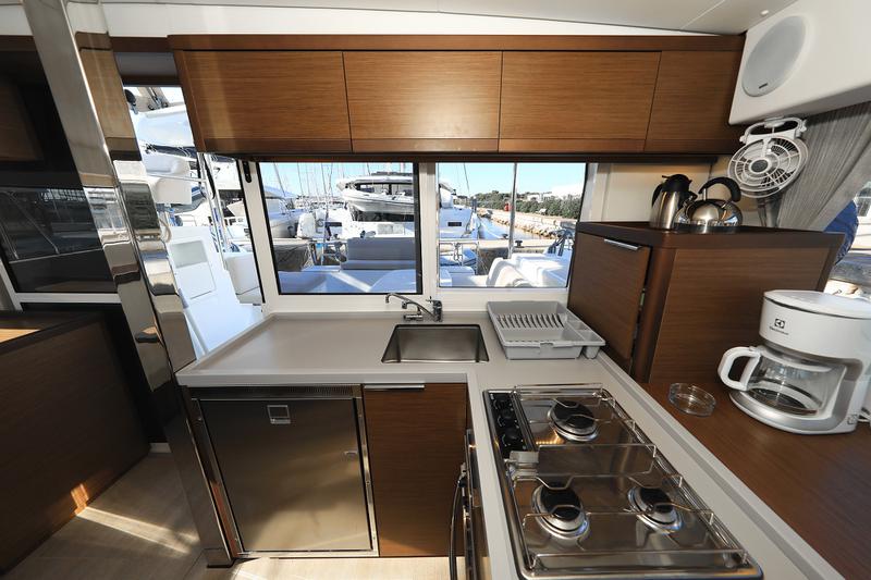 Book yachts online - catamaran - Lagoon 40 - GIMME KISS - rent