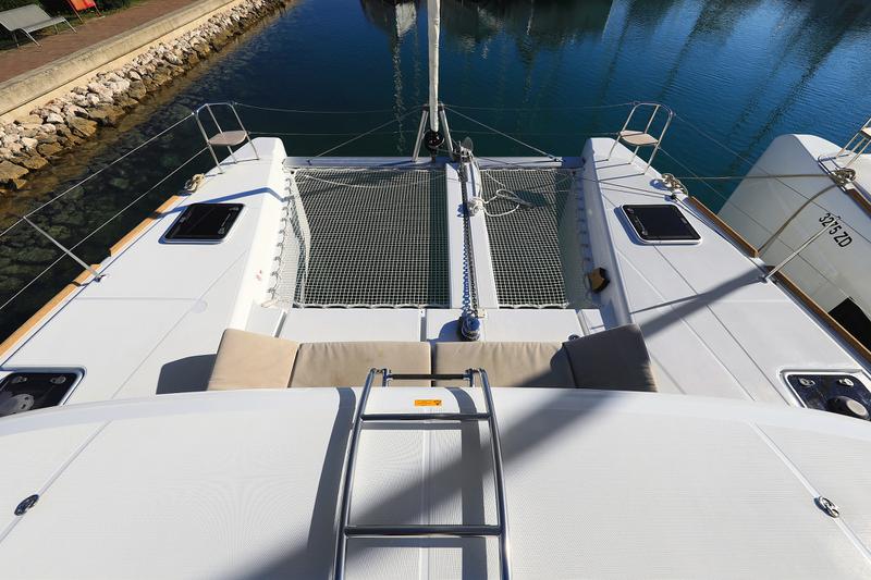 Book yachts online - catamaran - Lagoon 40 - GIMME KISS - rent
