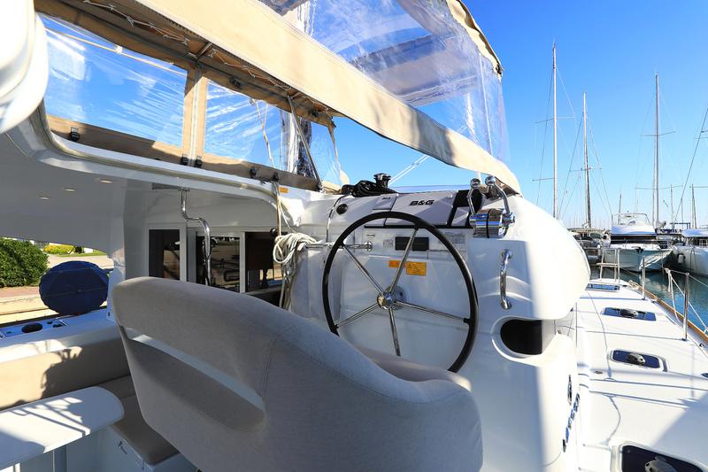Book yachts online - catamaran - Lagoon 40 - GIMME KISS - rent