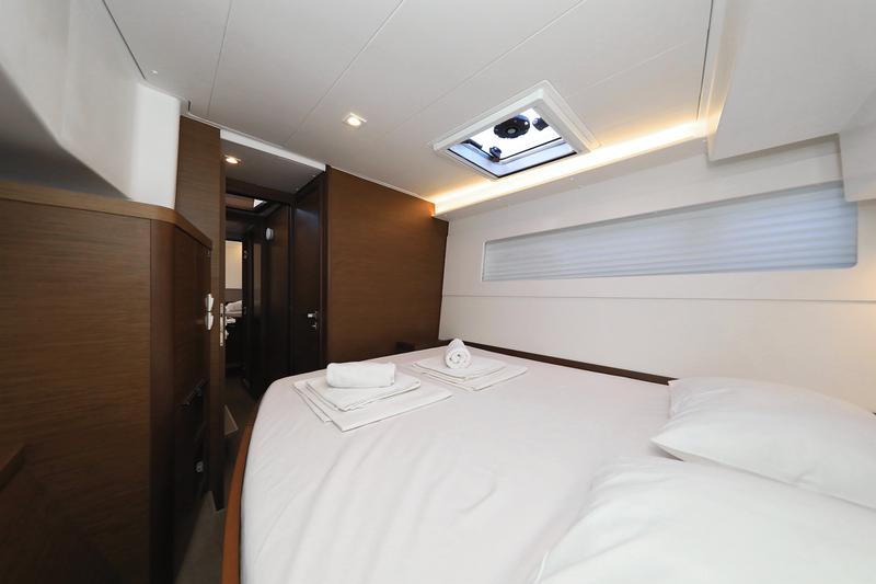 Book yachts online - catamaran - Lagoon 40 - GIMME KISS - rent