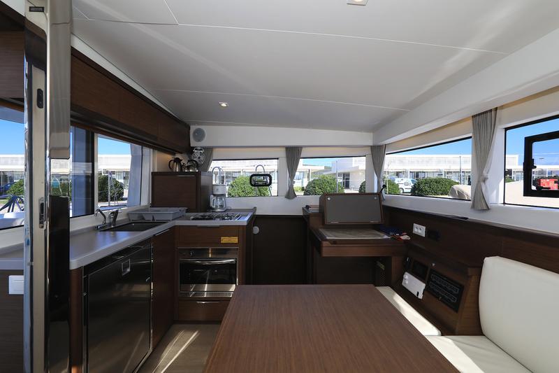 Book yachts online - catamaran - Lagoon 40 - GIMME KISS - rent