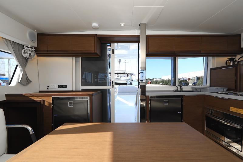 Book yachts online - catamaran - Lagoon 40 - GIMME KISS - rent