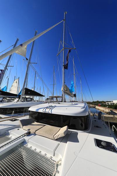 Book yachts online - catamaran - Lagoon 40 - GIMME KISS - rent