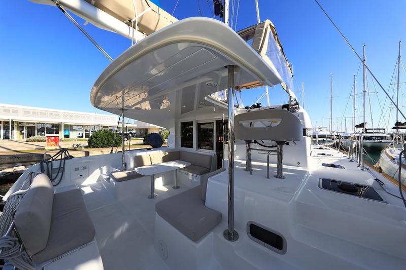 Book yachts online - catamaran - Lagoon 40 - GIMME KISS - rent