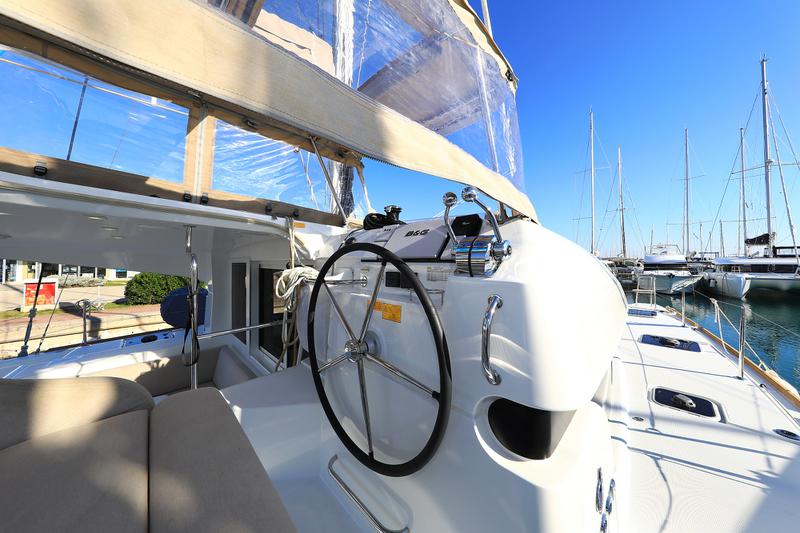 Book yachts online - catamaran - Lagoon 40 - GIMME KISS - rent