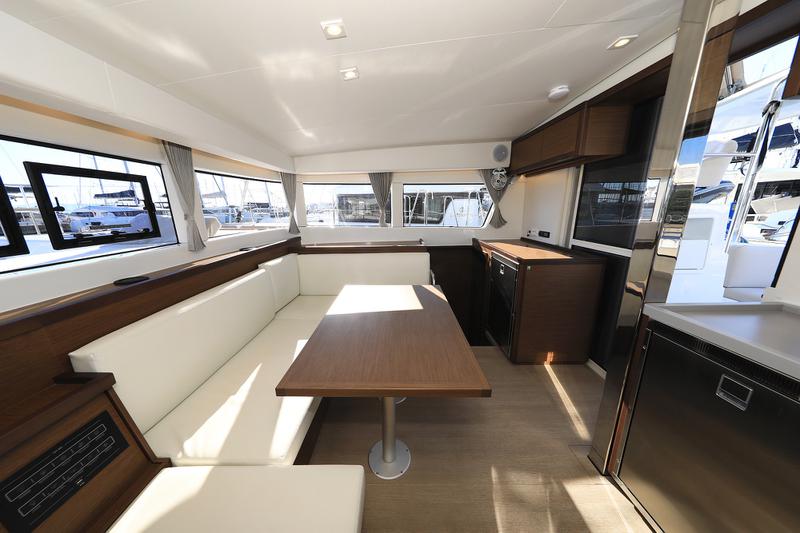Book yachts online - catamaran - Lagoon 40 - GIMME KISS - rent