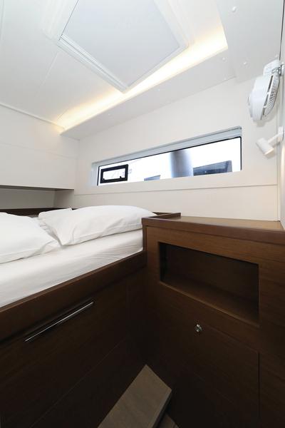 Book yachts online - catamaran - Lagoon 40 - GIMME KISS - rent