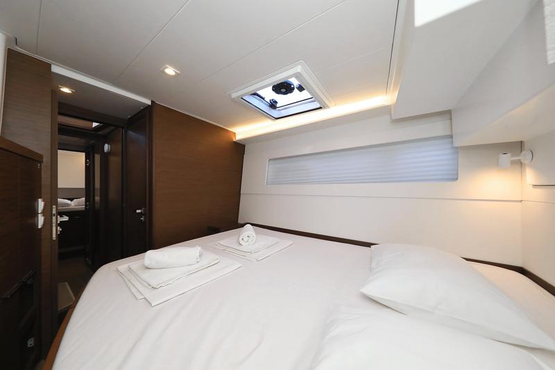 Book yachts online - catamaran - Lagoon 40 - GIMME KISS - rent