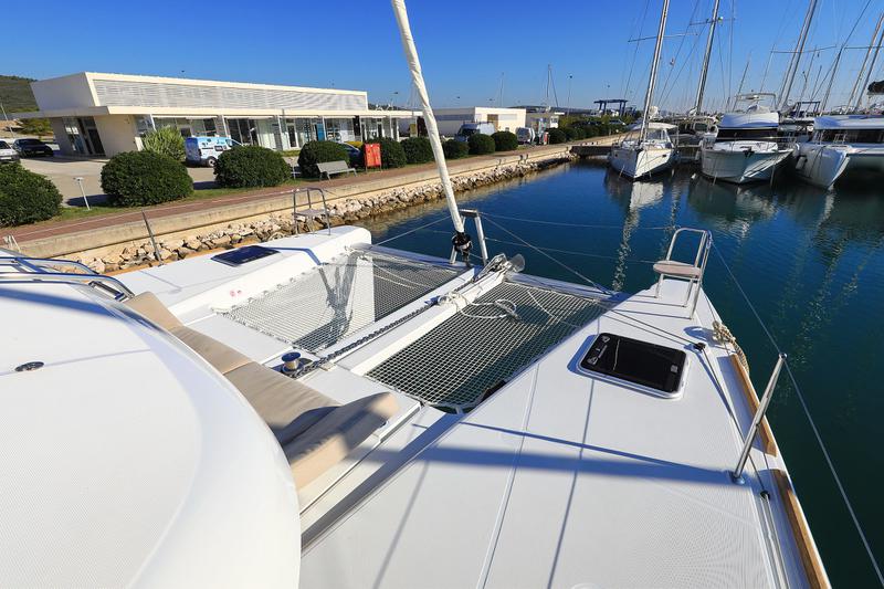 Book yachts online - catamaran - Lagoon 40 - GIMME KISS - rent