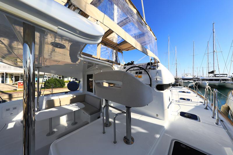 Book yachts online - catamaran - Lagoon 40 - GIMME KISS - rent