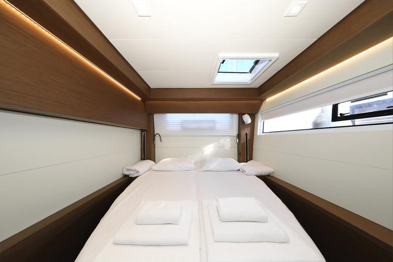 Book yachts online - catamaran - Lagoon 50 - SHADOW (ex. HAPPY HOUR) Air Condition Generator Watermaker - rent