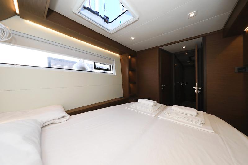 Book yachts online - catamaran - Lagoon 50 - SHADOW (ex. HAPPY HOUR) Air Condition Generator Watermaker - rent