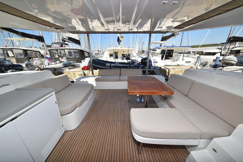 Book yachts online - catamaran - Lagoon 50 - SHADOW (ex. HAPPY HOUR) Air Condition Generator Watermaker - rent