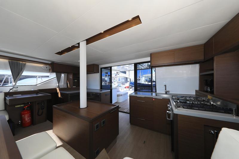 Book yachts online - catamaran - Lagoon 50 - SHADOW (ex. HAPPY HOUR) Air Condition Generator Watermaker - rent