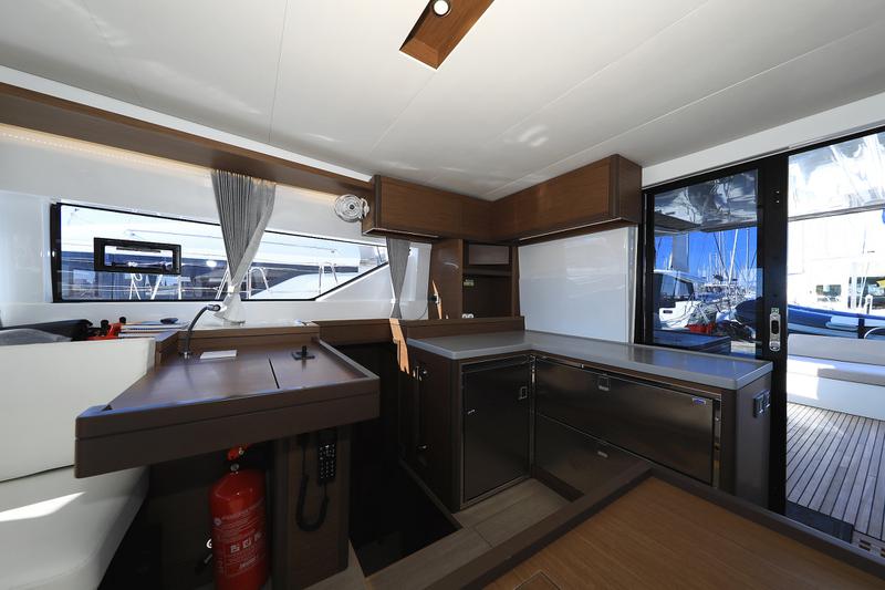 Book yachts online - catamaran - Lagoon 50 - SHADOW (ex. HAPPY HOUR) Air Condition Generator Watermaker - rent