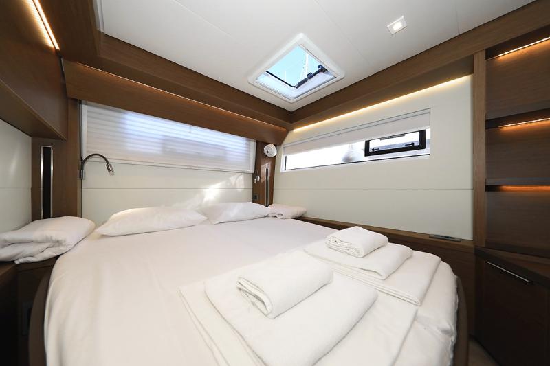 Book yachts online - catamaran - Lagoon 50 - SHADOW (ex. HAPPY HOUR) Air Condition Generator Watermaker - rent