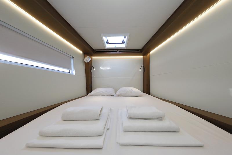 Book yachts online - catamaran - Lagoon 50 - SHADOW (ex. HAPPY HOUR) Air Condition Generator Watermaker - rent