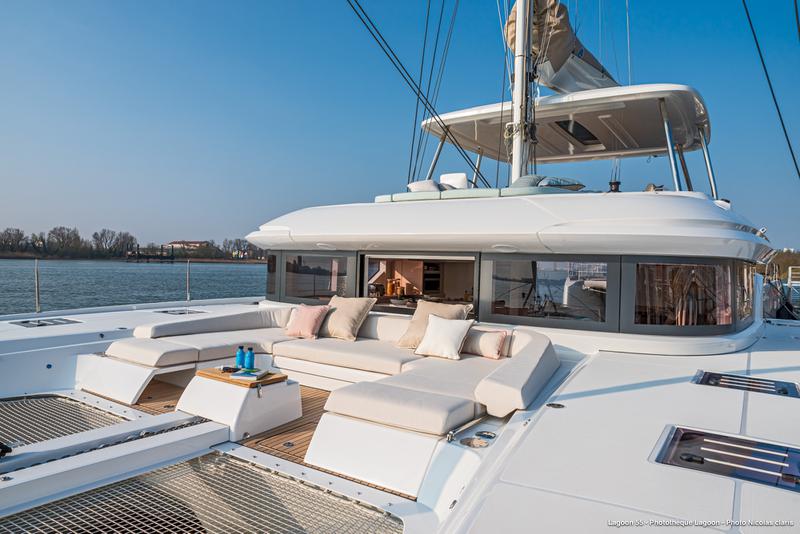 Book yachts online - catamaran - Lagoon 55 (2022) luxury owner version - PRINCESS S - rent