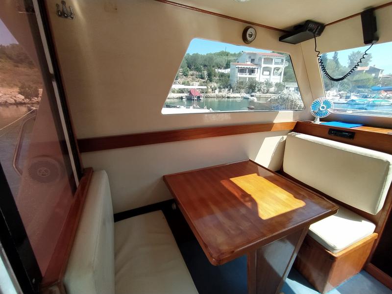 Book yachts online - motorboat - Adria 28 Luxus - Ana - rent