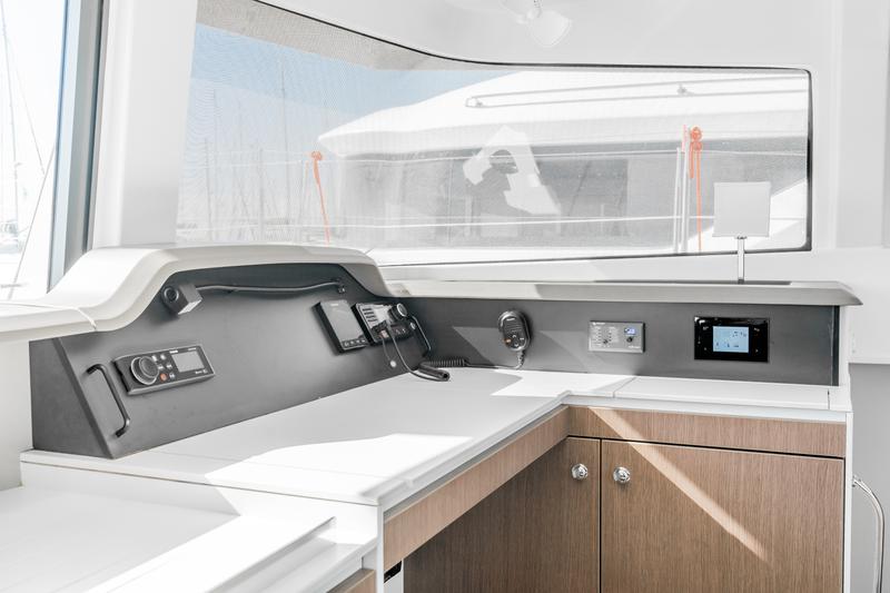 Book yachts online - catamaran - Bali 4.1 - 11 - ZEUS - rent