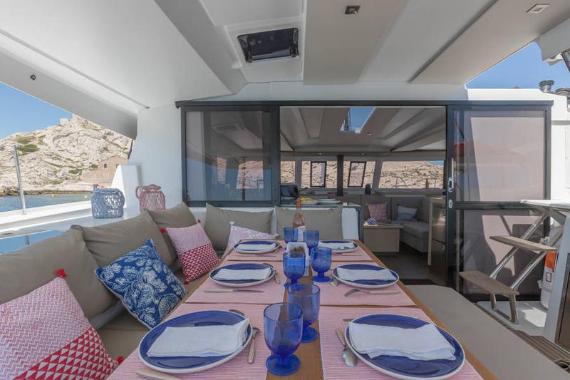 Book yachts online - catamaran - Astréa 42 - Reina - rent