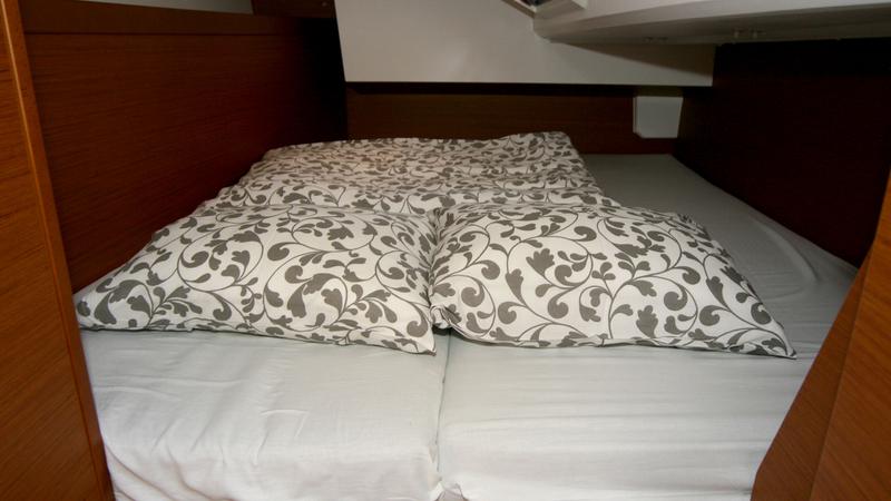 Book yachts online - sailboat - Sun Odyssey 349 - Marie - rent