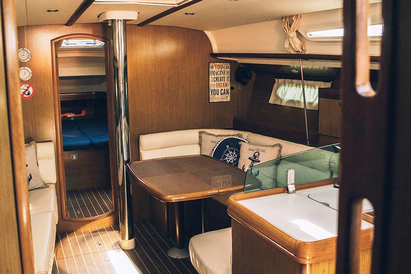 Book yachts online - sailboat - Sun Odyssey 42 i - Mila - rent