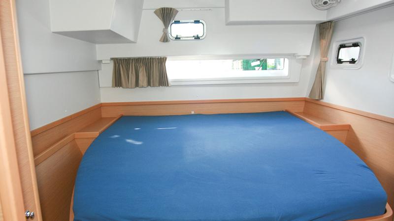 Book yachts online - catamaran - Lagoon 42 - Mona Lisa II - rent