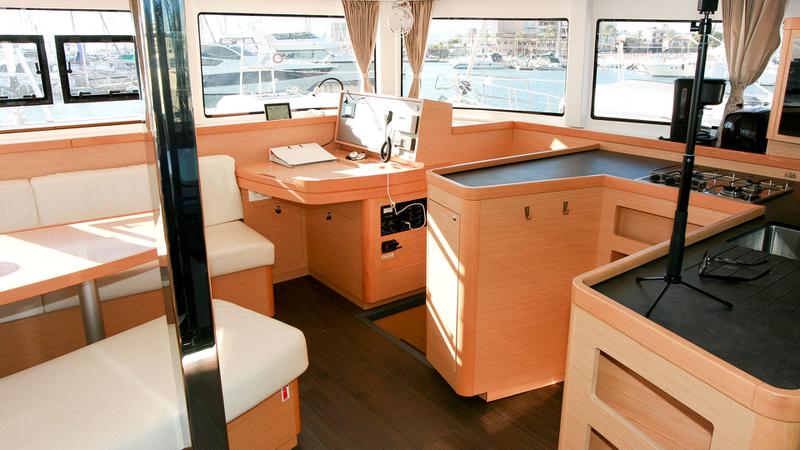 Book yachts online - catamaran - Lagoon 42 - Mona Lisa II - rent