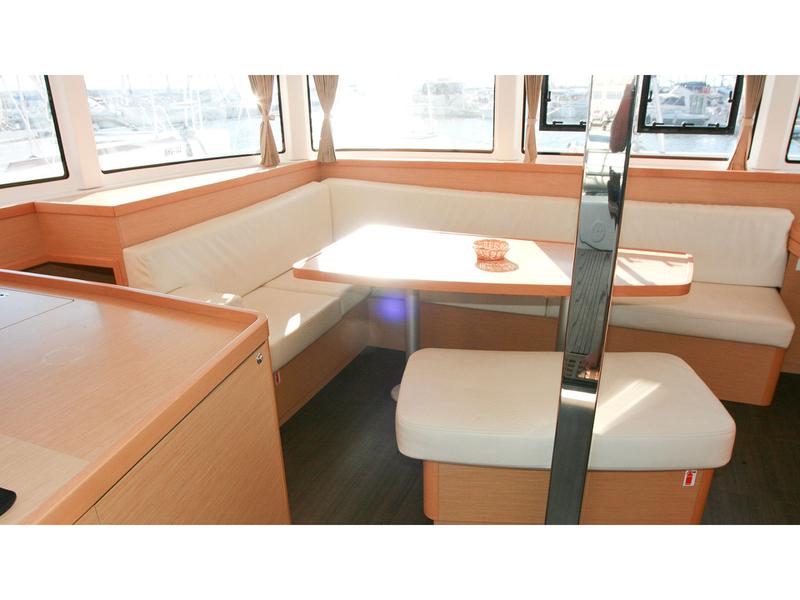 Book yachts online - catamaran - Lagoon 42 - Mona Lisa II - rent