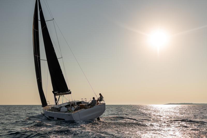Book yachts online - sailboat - Elan GT6 - Elan GT 6 Porsche Design with AC and Generator - rent