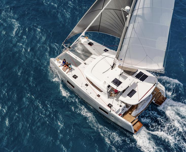 Book yachts online - catamaran - Lagoon 42 - HeyBlue - rent