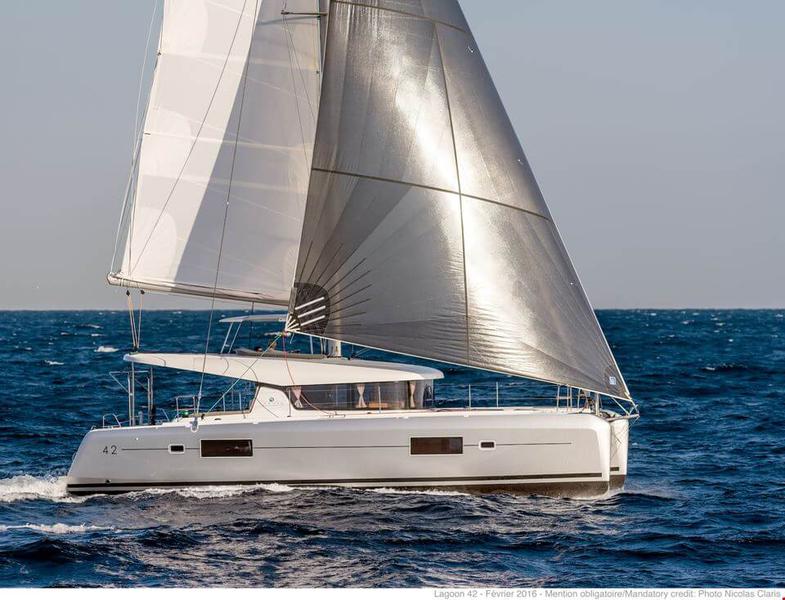 Book yachts online - catamaran - Lagoon 42 - HeyBlue - rent