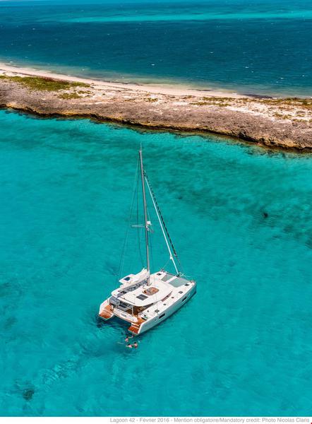 Book yachts online - catamaran - Lagoon 42 - HeyBlue - rent