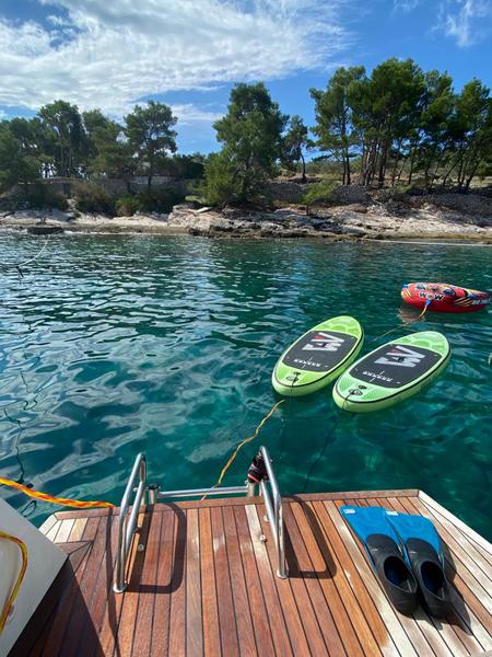 Book yachts online - catamaran - Lagoon 42 - AURA Luxury Crewed [AC saloon+cabins, Icemaker, Sea Scooter, Dinghy 20 HP] - rent