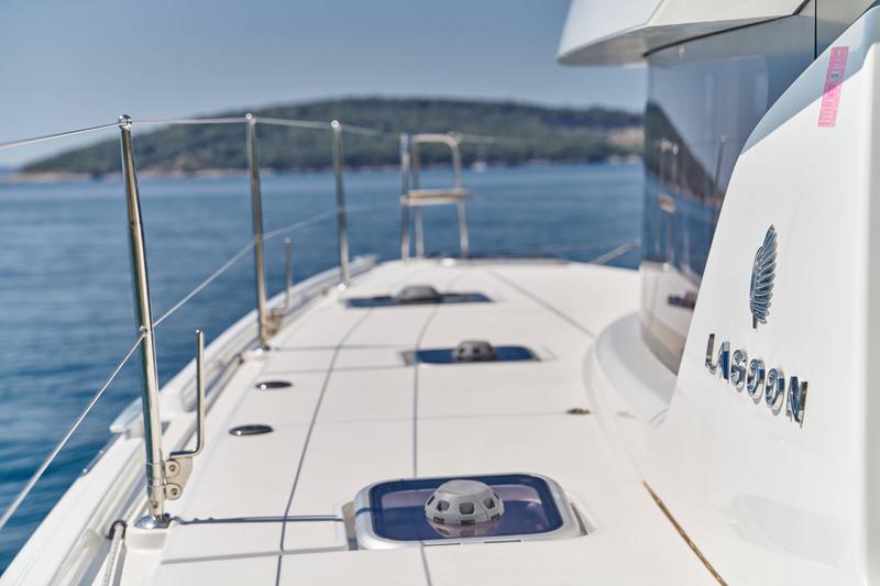 Book yachts online - catamaran - Lagoon 42 - AURA Luxury Crewed [AC saloon+cabins, Icemaker, Sea Scooter, Dinghy 20 HP] - rent